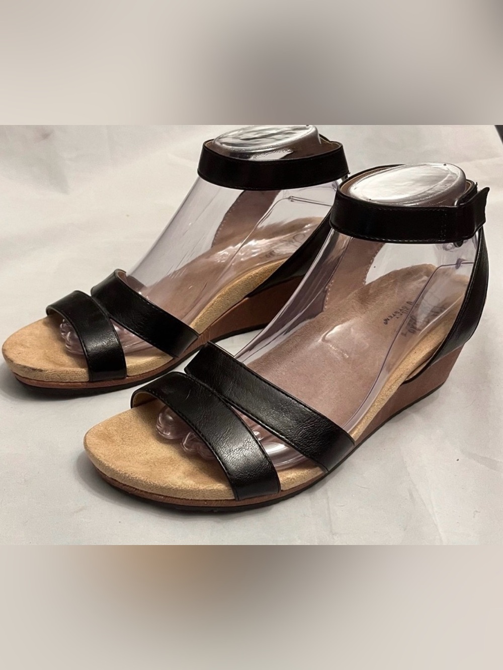 Life Stride Low Wedge Sandal 8.5